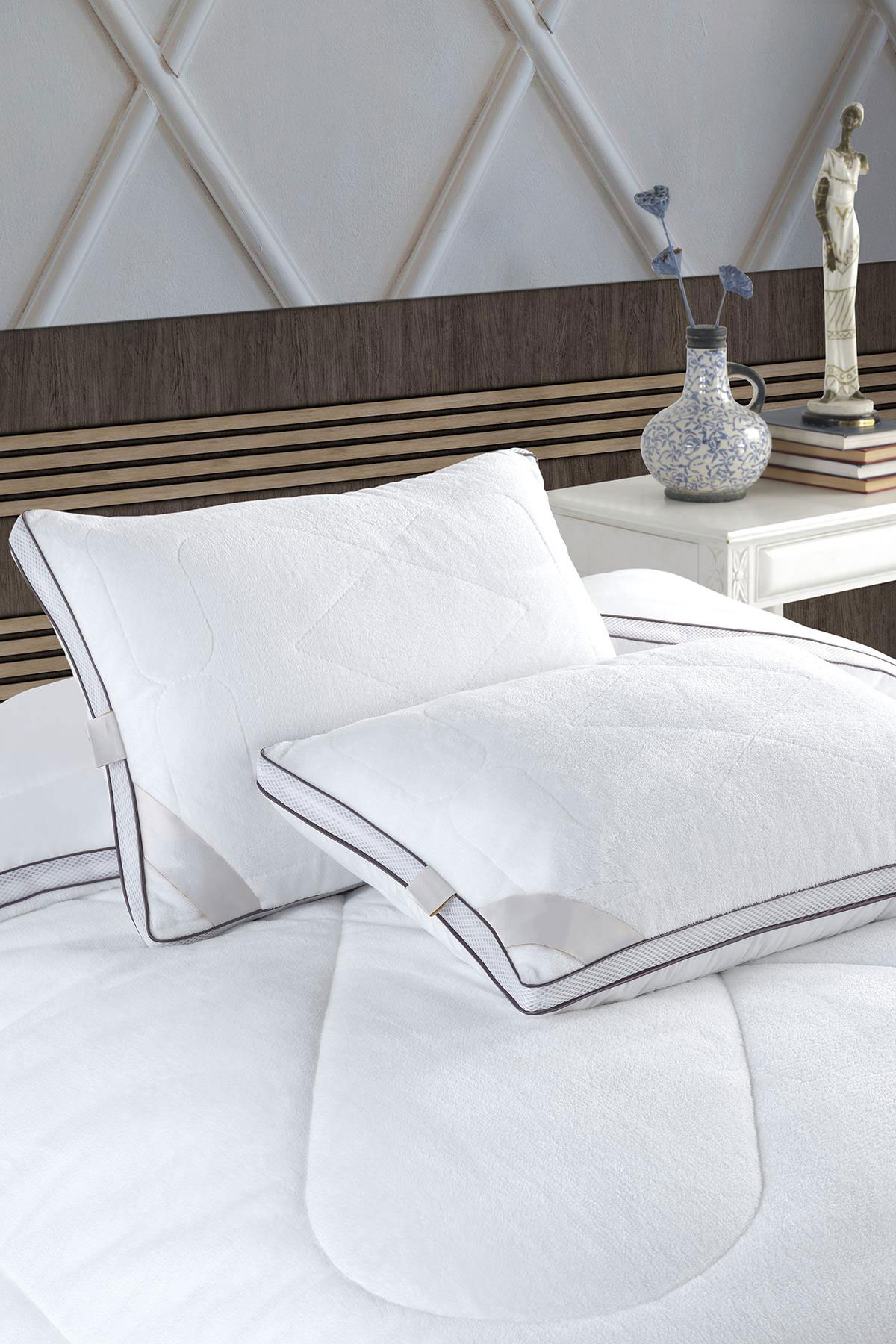 Erland Soft All Season Deluxe Pillow